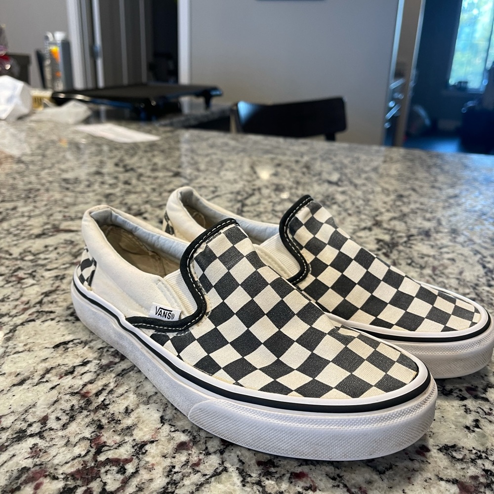 Vans checkered slip on men’s 5.5 women7